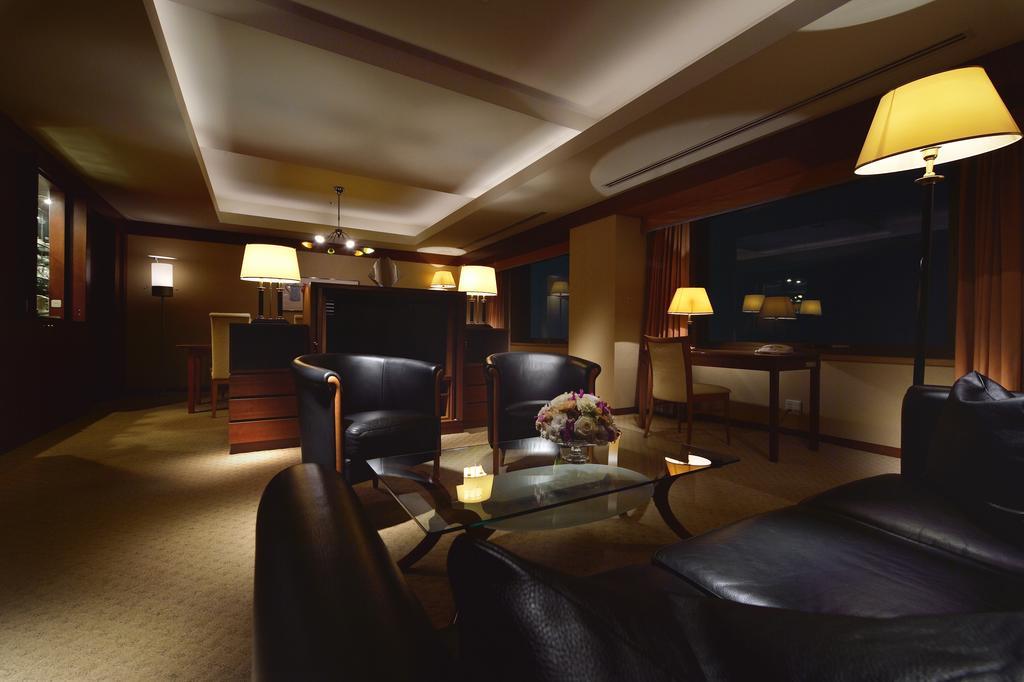 Royal Pines Hotel Urawa Saitama Bagian luar foto