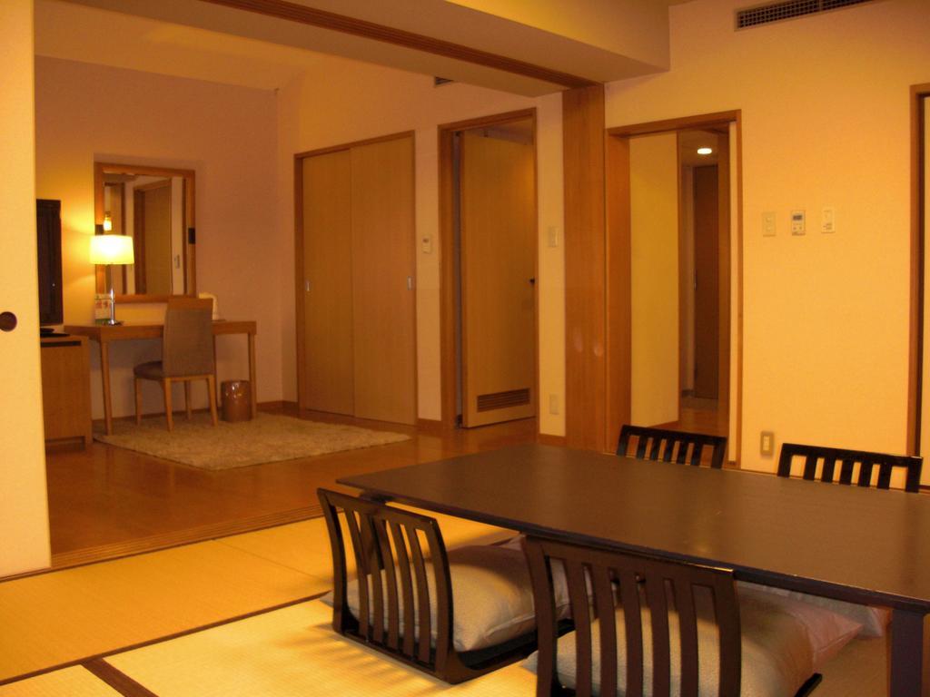 Royal Pines Hotel Urawa Saitama Bagian luar foto