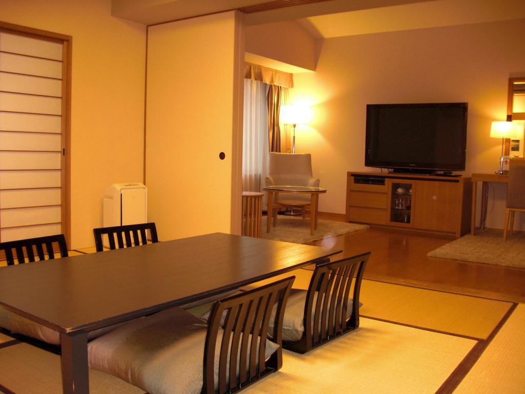 Royal Pines Hotel Urawa Saitama Bagian luar foto
